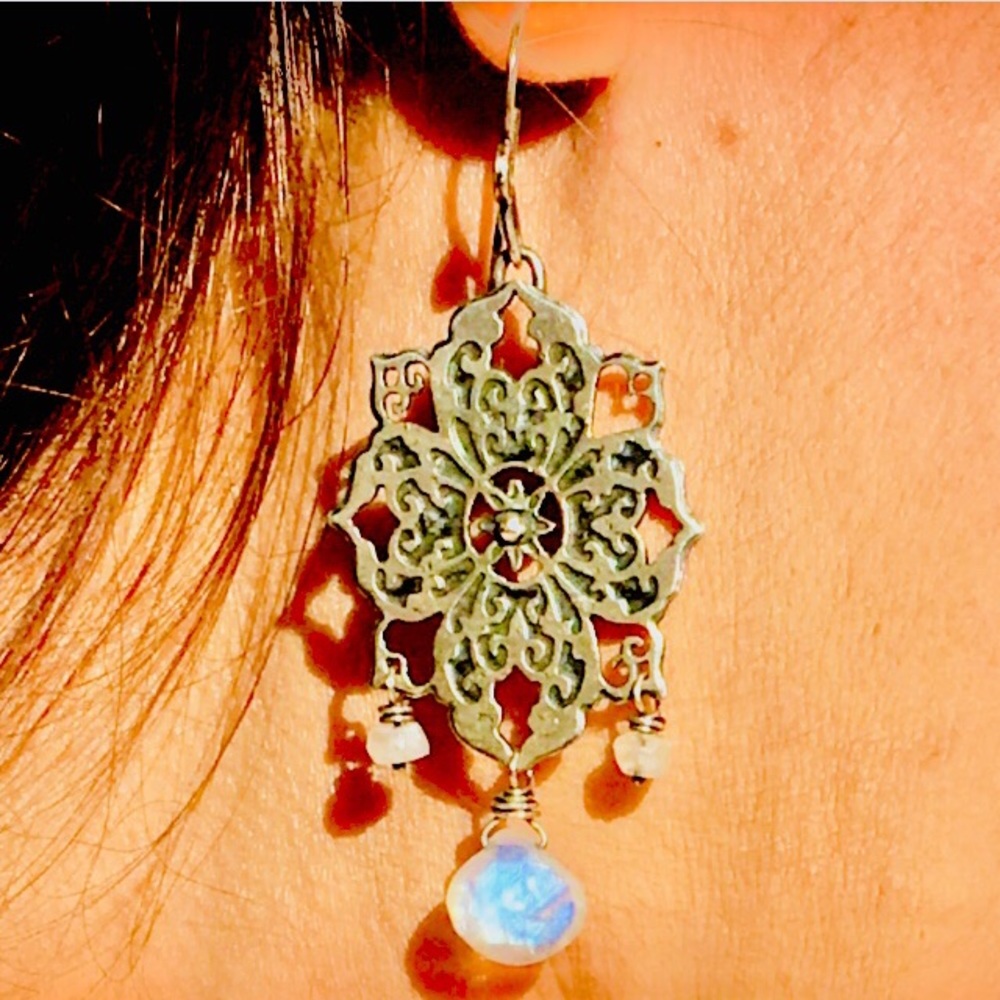 💙HOST PICK💙 Sterling Rainbow Moonstone Earrings! - Picture 2 of 8
